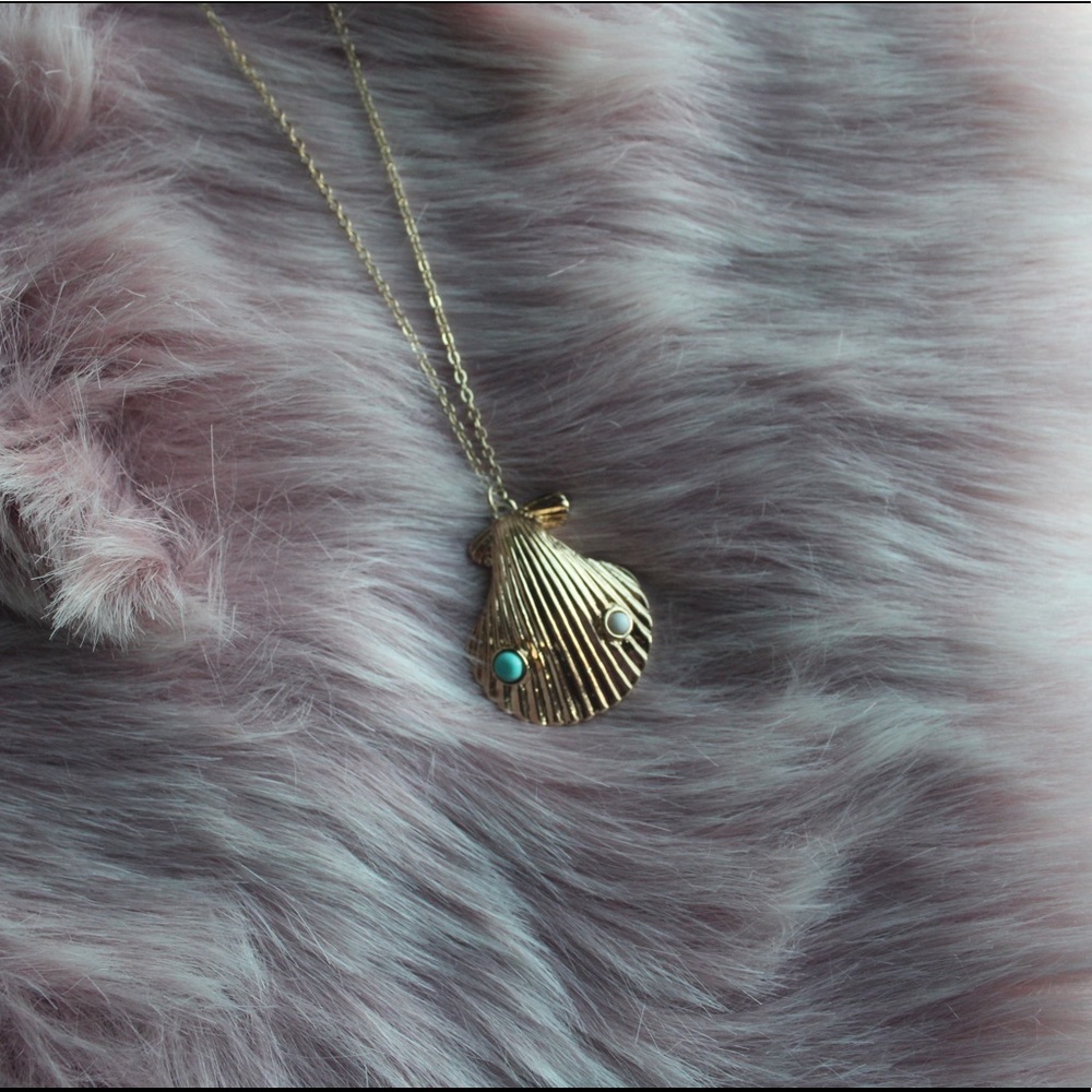 18k Gold Plated Shell Long Necklace With Stones - Picture 6 of 10
